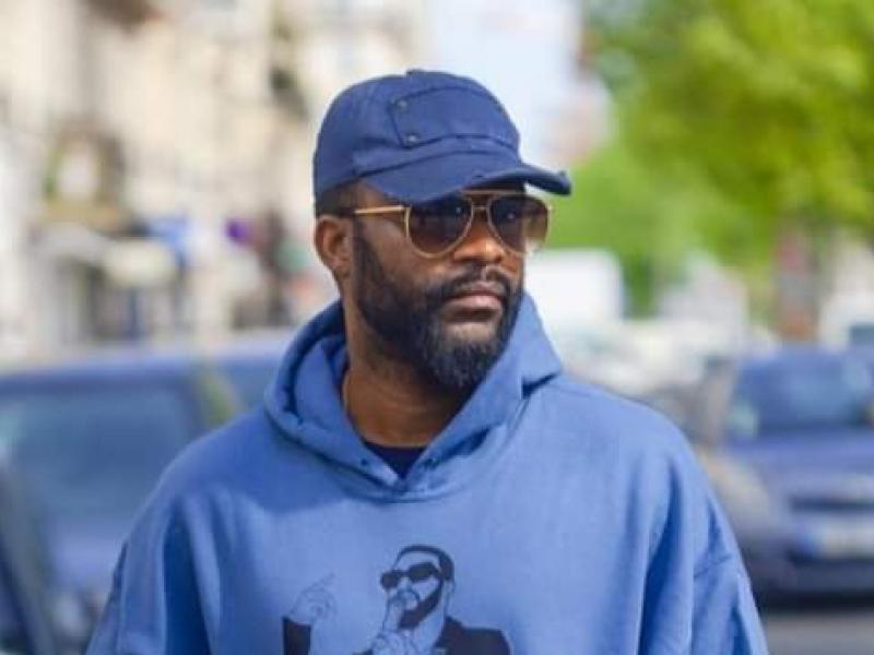 Le chanteur congolais , Fally Ipupa dans les rues de Paris.