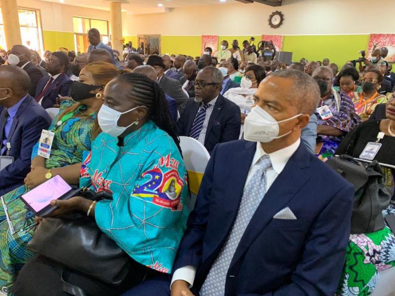 Moïse Katumbi assis à côté de la Jeunette Kabila, sœur jumelle de l'ex président