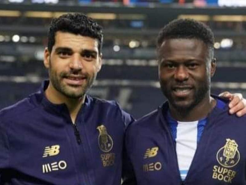 Chancel Mbemba et son coéquipier du FC Porto, Taremi (élu l'homme du match par Liganos).