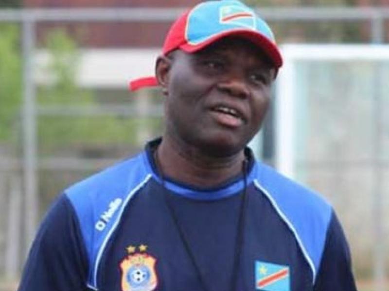 Mwinyi Zahera sous les couleurs de l'équipe nationale de la RDC, lors d'une séance d'entraînement.