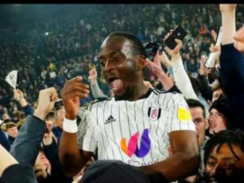 Neeskens Kebano lors de la célébration du sacre de Fulham en Championship