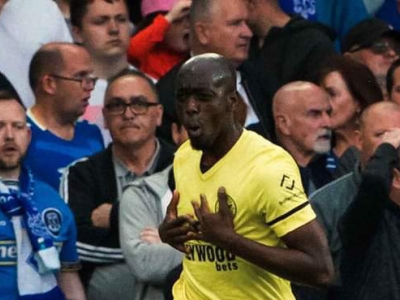 Yoane Wissa en pleine célébration de son but face à Everton.