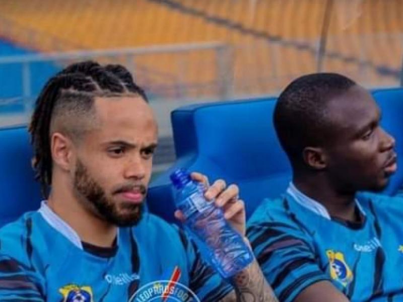 Théo Bongonda et Chadrac Akolo, lors d'une séance d'entraînement de l'équipe nationale des Léopards au stade des martyrs.