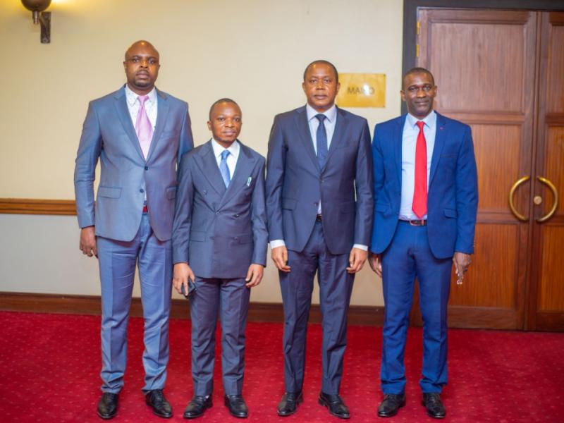 De gauche à droite, Toto Mabiku ( SEN), M. Paul Mulemberi ( Rapporteur adjoint de la CENI), M.Denis Kadima ( président de la CENI), M. Mountanga Sylva ( directeur pays IFES)