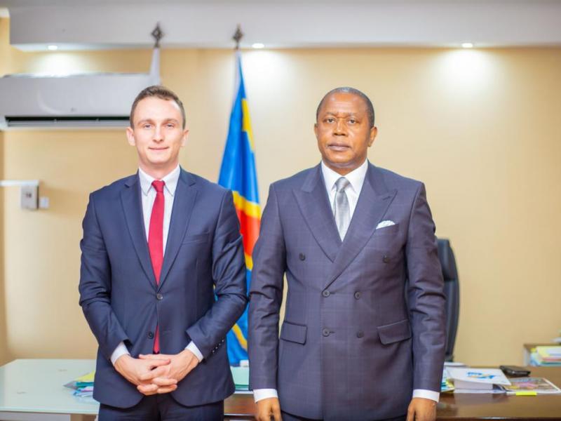 Le Représentant-resident de la fondation Konrad Adenauer Jakob Kerstan ( à gauche) et le président de la CENI Denis Kadima ( à droite)