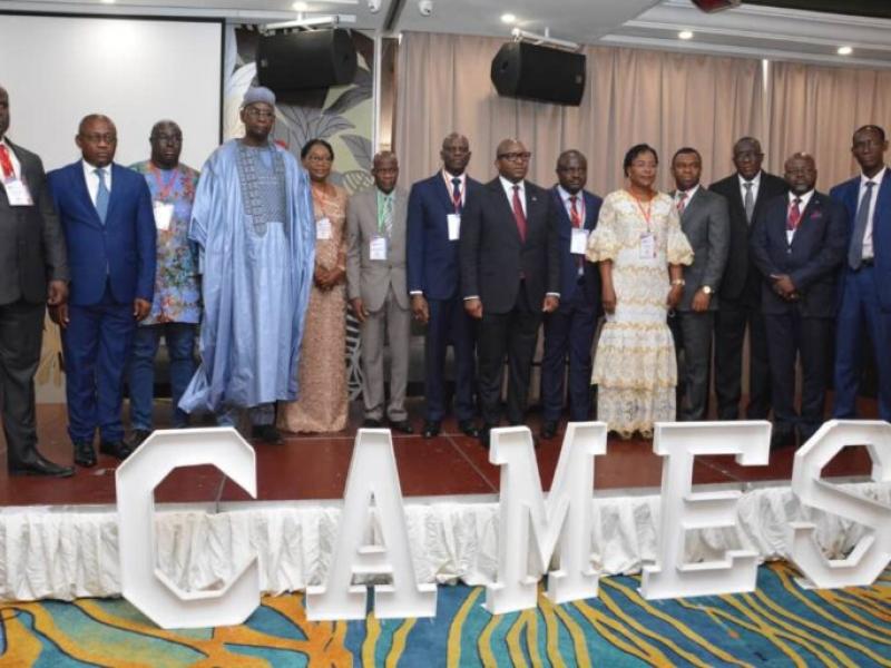 Photo de famille prise à l'ouverture de la 39e session du conseil des Ministres du CAMES, jeudi 26 mai