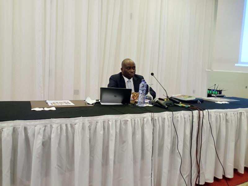 Le président de l'ONG ACAJ Georges Kapiamba lors d'une conférence de presse organisée à Kinshasa, le 14 mai
