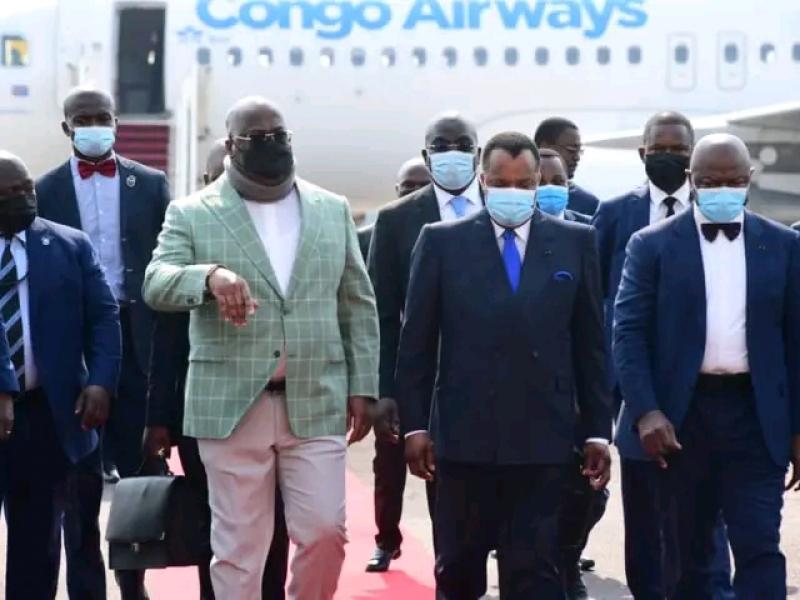 Le Président Félix Tshisekedi accueilli au pied de l'avion par son homologue Dénis Sassou-Nguesso