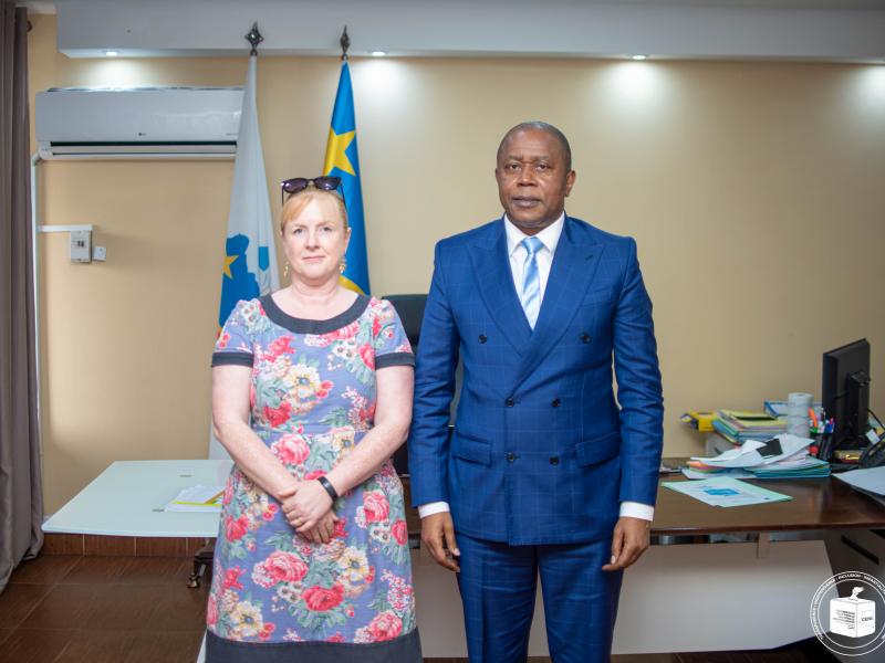 De gauche à droite, Sophia Willits- King, chargée d'affaires intérimaire du Royaume-Uni et Denis Kadima, président de la CENI