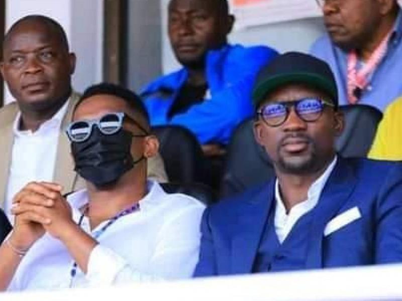 Shabani Nonda et Samuel Eto'o lors du match RDC-Bénin disputé au stade des martyrs de Kinshasa.