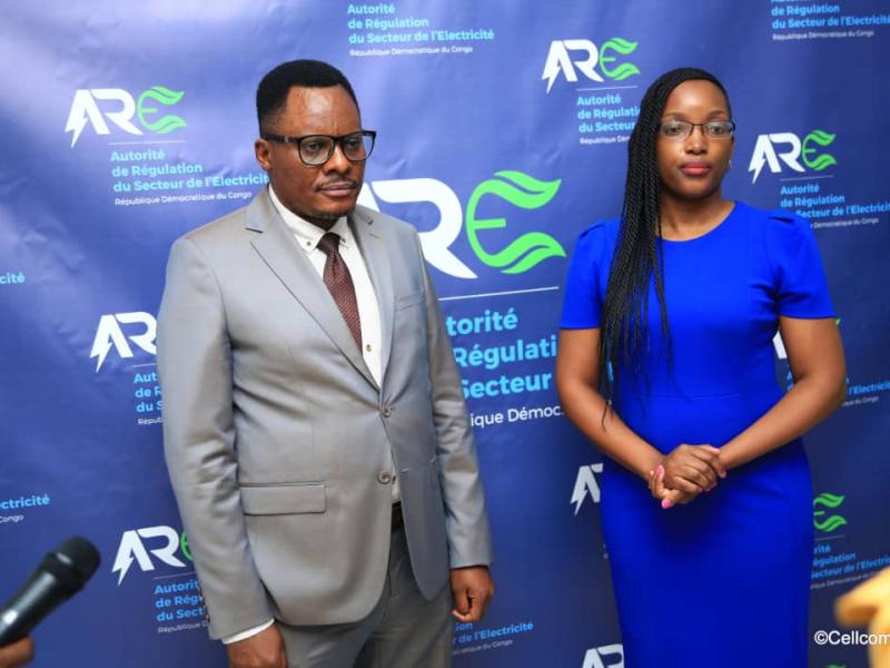 De gauche à droite, le DG de l'ANSER, Idesbald Chinamula et le DG de l'ARD Sandrine Ngalula