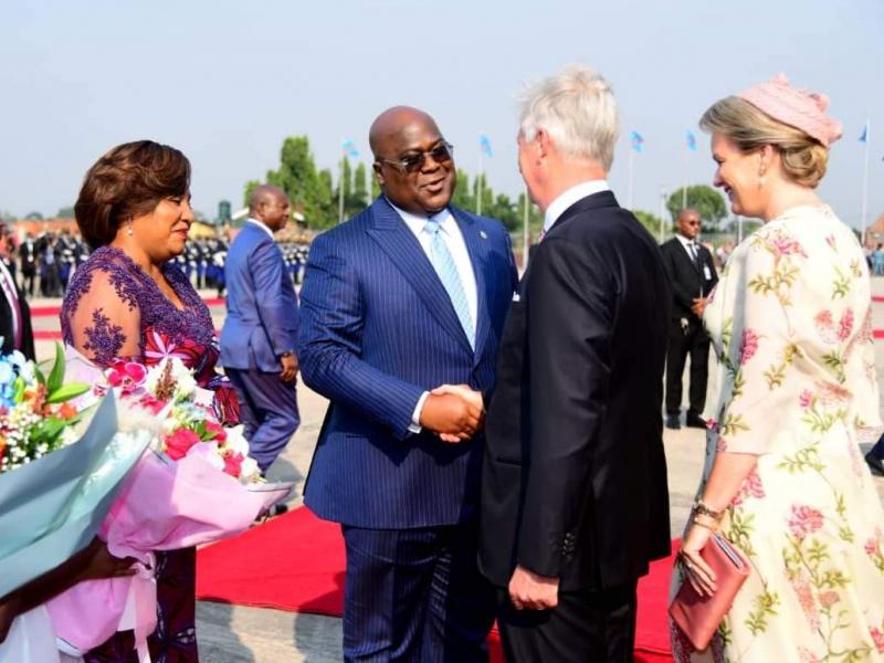 Le couple Royal de Belgique acceuilli au pied de l'avion par le couple présidentiel de la RDC, mardi 07 juin à l'aéroport international de N'djili