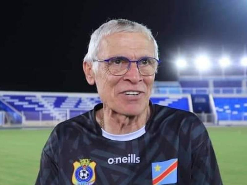 Hector Cúper à Al Hilal Stadium d'Omdurman.