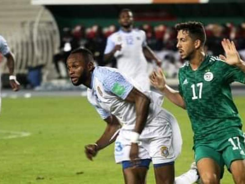 Un Léopard en duel avec un Fennec, lors du tournoi amical des 4 Nations.