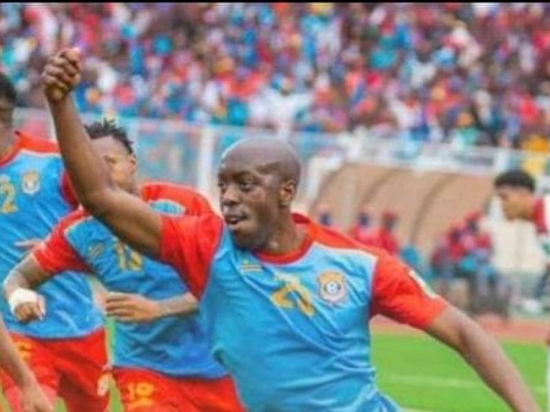 Yoane Wissa et ses coéquipiers de la sélection de la RDC, en pleine célébration d'un but, lors du barrage aller du mondial 2022 disputé face au Maroc à Kinshasa.