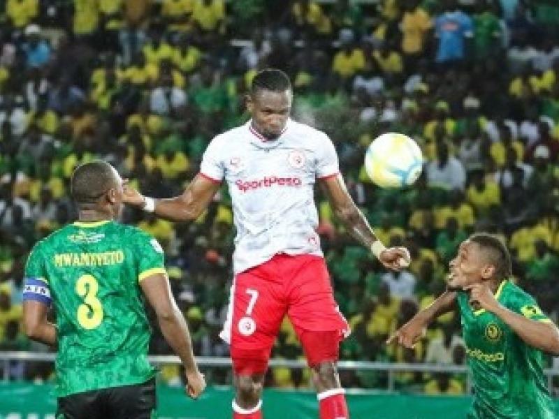 Chris Mugalu sous les couleurs de Simba SC, lors du derby face à Young Africans.
