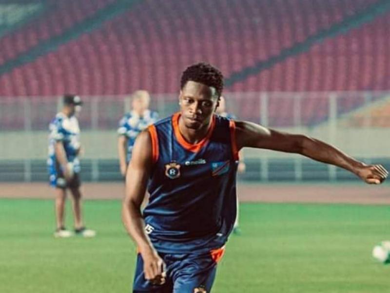 Jonathan Okita, lors d'une séance d'entraînement de l'équipe nationale de la RDC, au stade des martyrs de Kinshasa.