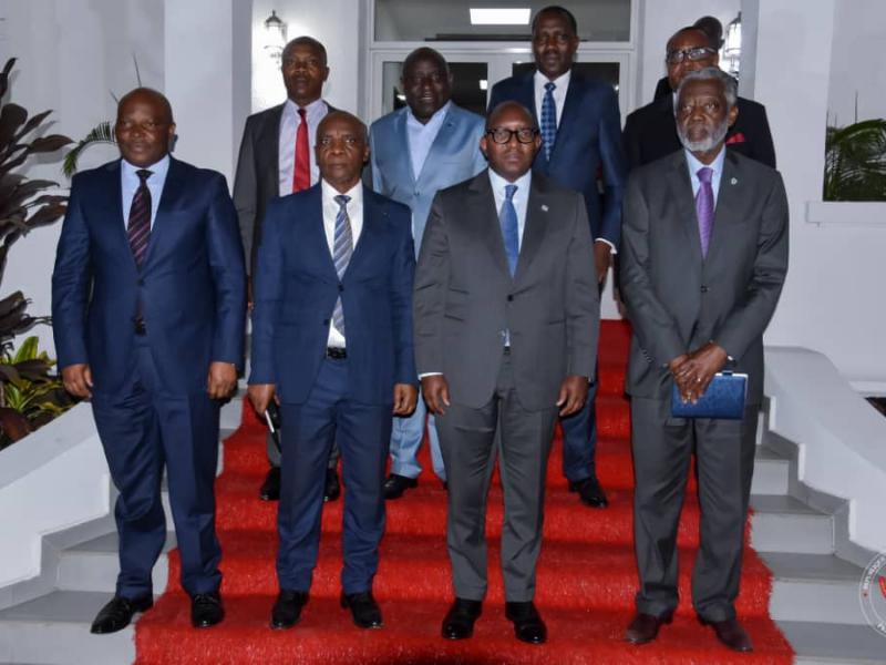 Le premier ministre Sama Lukonde et le caucus des députés nationaux et sénateurs hutu après un échange à la Primature, jeudi 007 Juillet 2022