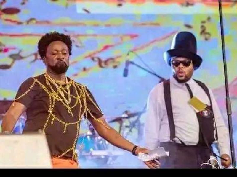 Werrason et JB Mpiana sur scène, au stade des martyrs de Kinshasa.