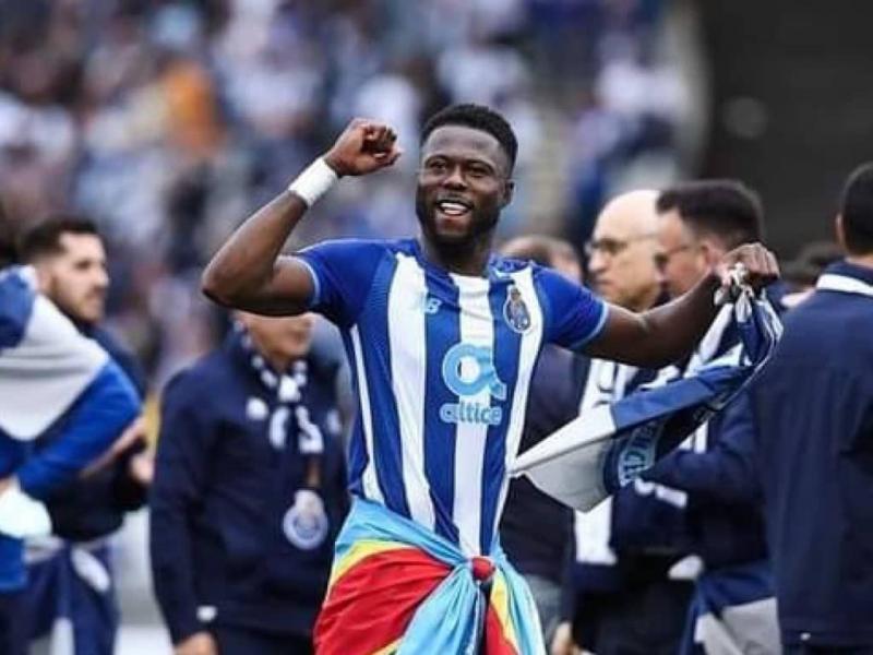Chancel Mbemba lors de la célébration du sacre du FC Porto en Coupe du Portugal 2022.