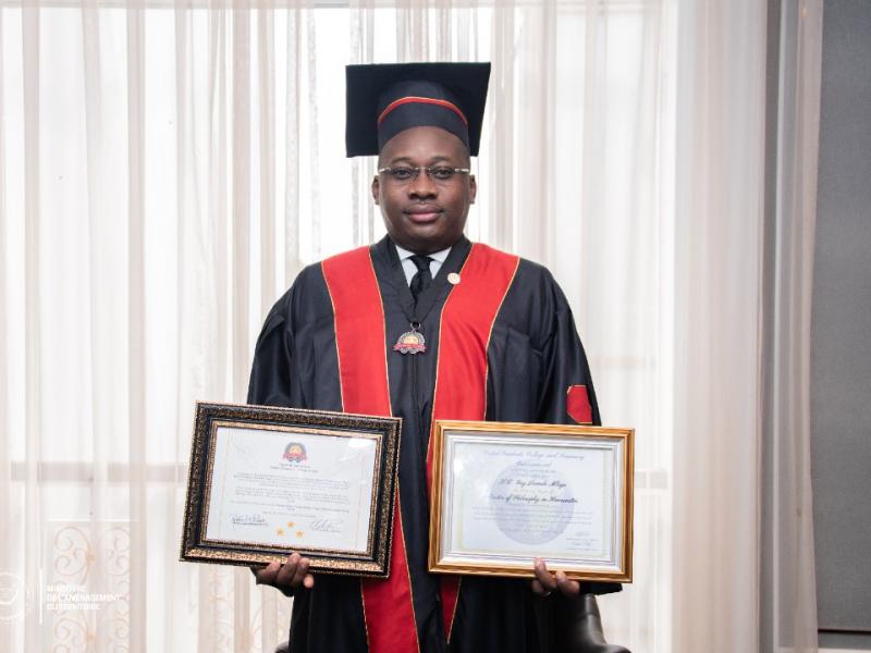 Le ministre d'État chargé de l'aménagement du territoire, Guy Loando Mboyo admis au rang de Docteur Honoris Causa
