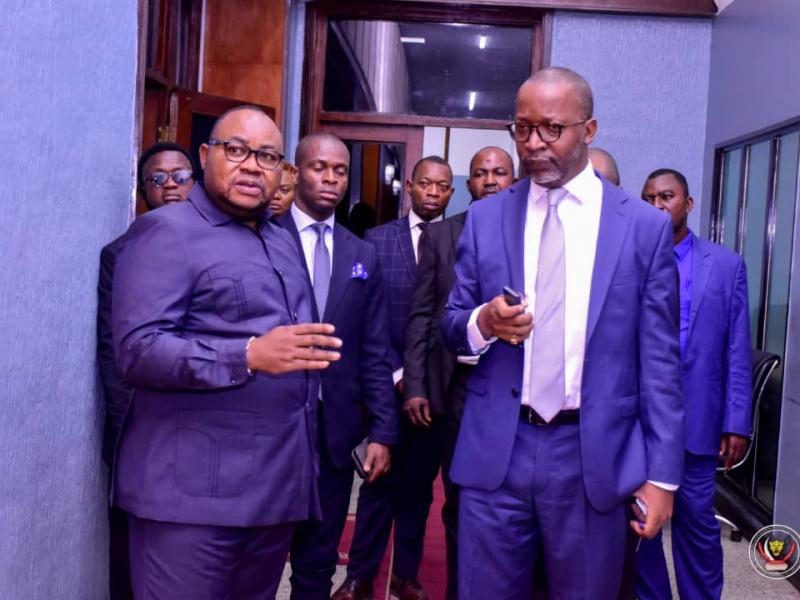 Le premier vice-président du sénat, Eddy Mundela et le ministre de l'intégration régionale et de la francophonie Didier Manzenga à l'issue de l'échange sur les préparatifs de la 42e session ordinaire de la SADC à Kinshasa