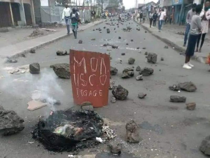 “Monusco dégage” message visible lors de la manifestation anti Monusco à Goma