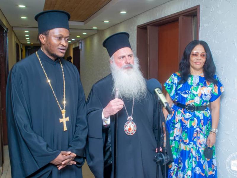 L'archevêque de l'Eglise orthodoxe Mgr Theodosios Tsitsivos accompagné de deux responsables de cette église