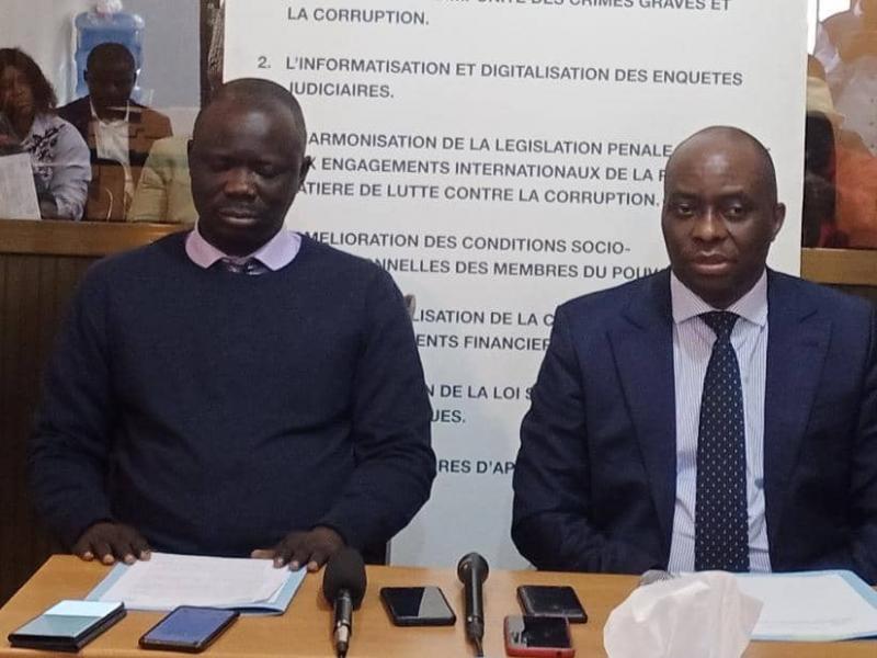 De gauche à droite, le président syndical de la SCTP SA Armand Osase et le coordonnateur de l'ACAJ Me Georges Kapiamba