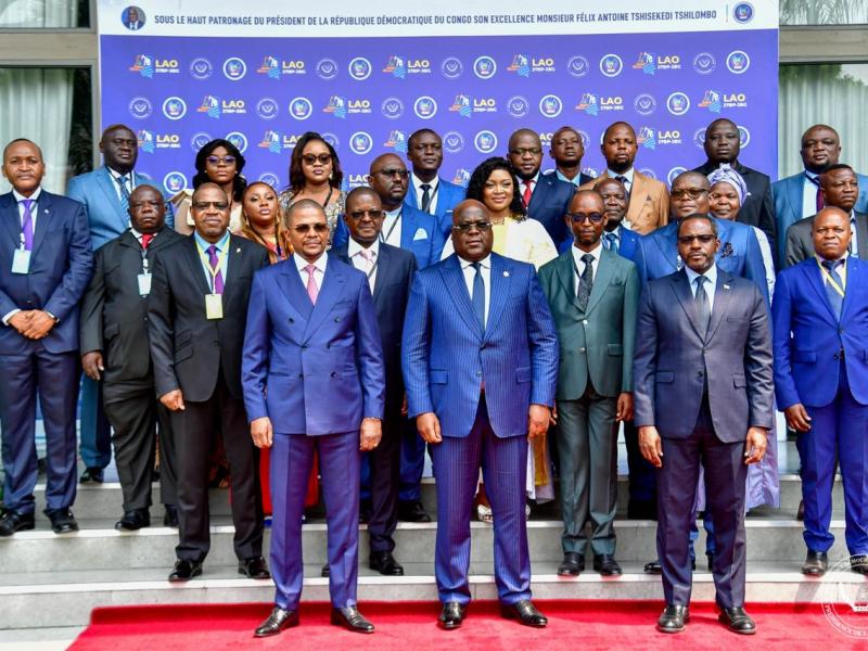 Photo de famille, autour du Président Tshisekedi, de la cérémonie du lancement d'appel d'offre des blocs pétroliers