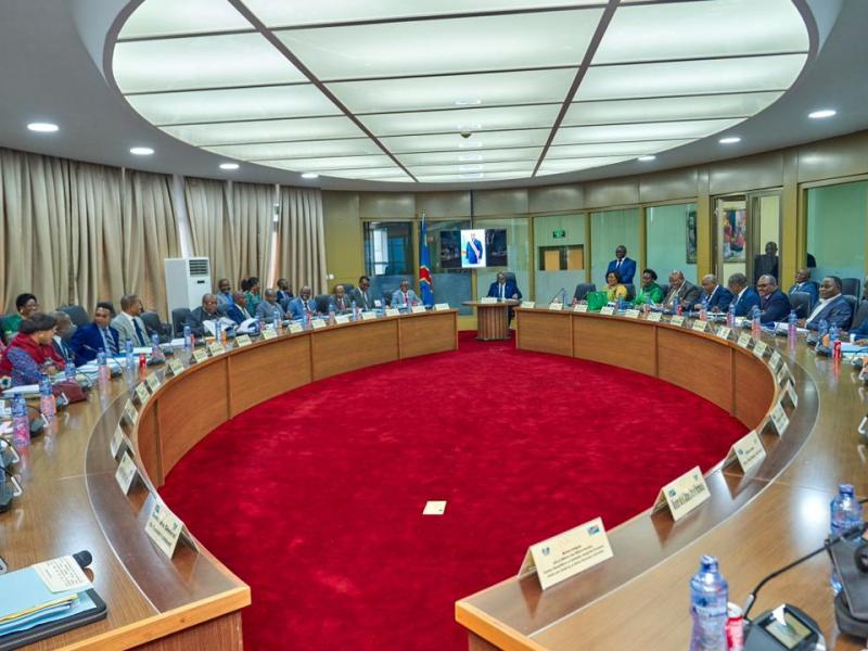 Le premier ministre Sama Lukonde lors d'une réunion interministérielle à l'hôtel du gouvernement