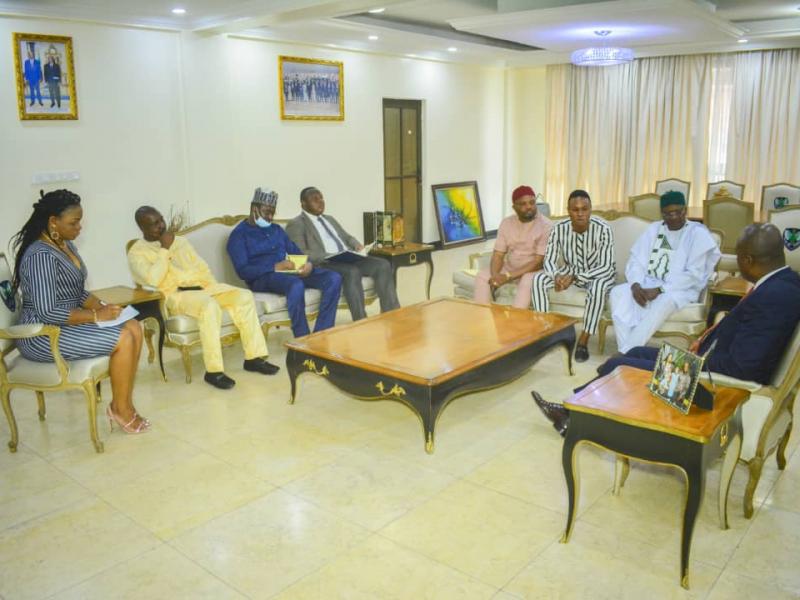 Le Gouverneur de la ville de Kinshasa, Gentiny Ngobila, échange avec l'Ambassadeur du Nigeria en RDC, Omar Souleymane