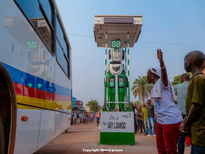 Robot Roulage placé au croisement des avenues Bonsomi et Munji à Mbandaka