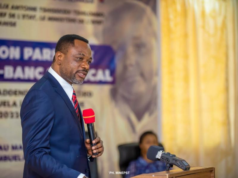 Le ministre de l'EPST lors du lancement des travaux de commission paritaire Gouvernement- Banc syndical de l'EPST à Kisantu
