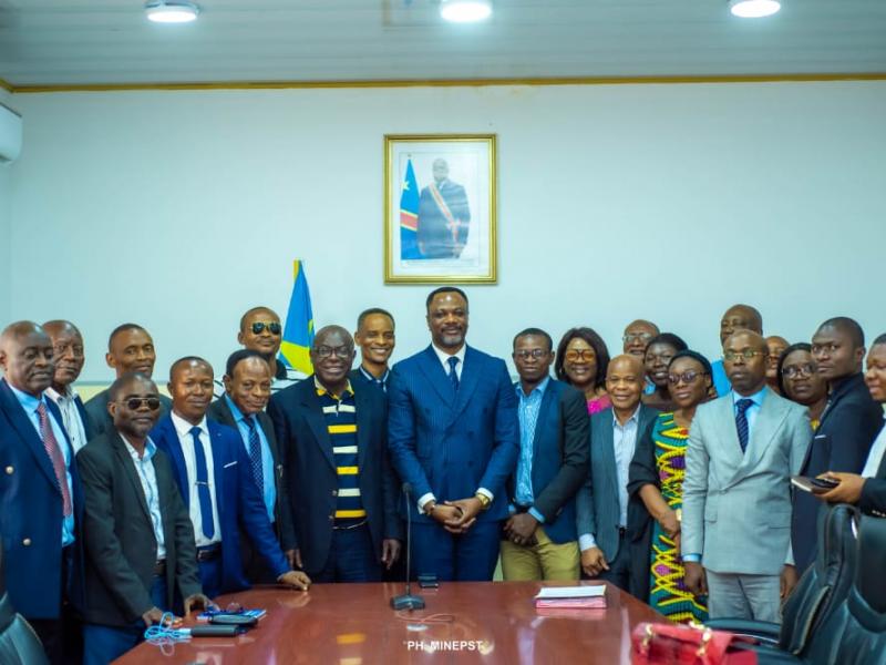 La délégation du SYNECAT autour du Ministre de l'EPST, Tony Mwaba