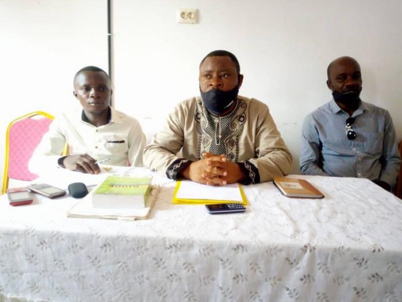 Le président Maclaurin Tshimanga Mbuyi lors d'une réunion avec les journalistes