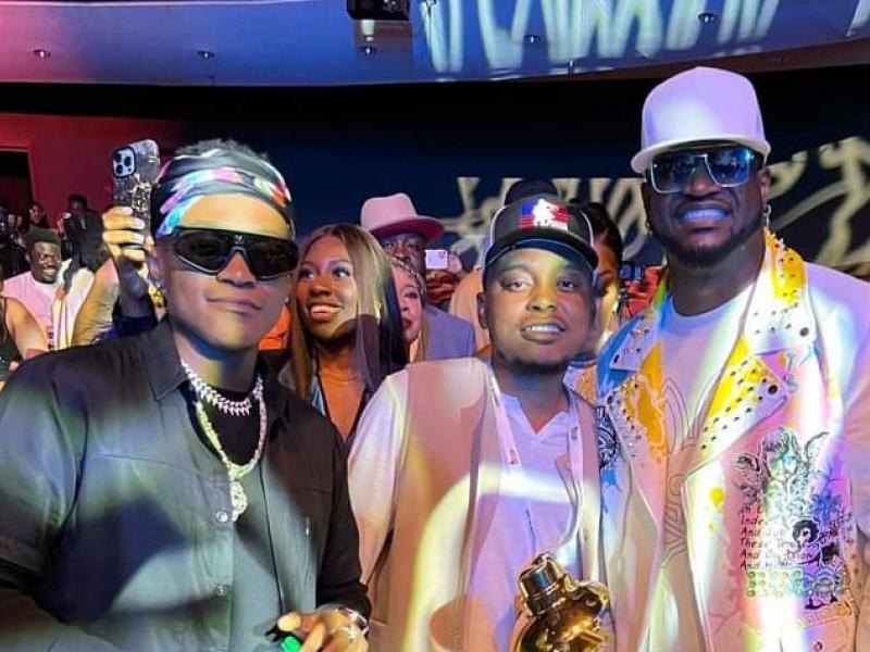 Innoss'b, Ach'B (son frère), et Peter Okoye (P-Square), lors de The Headies Awards 2022. [Photo d'illustration]