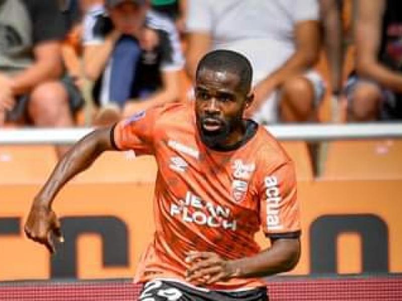 Gédéon Kalulu sous les couleurs du FC Lorient.