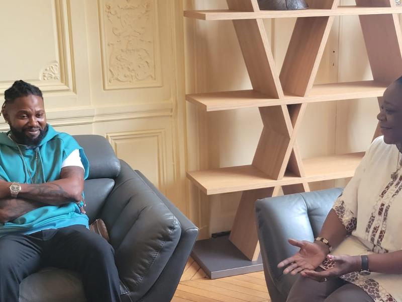 L'artiste Ferré Gola et Isabel Machik TSHOMBE