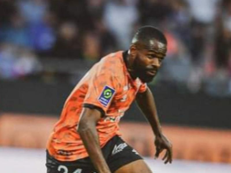 Gédéon Kalulu sous les couleurs du FC Lorient.