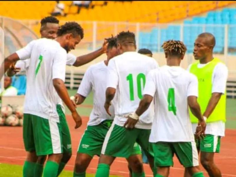 Célébration des joueurs du DCMP dans un match de la ligue nationale de football