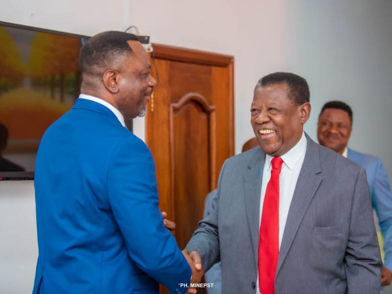 Le ministre de l'ESU Tony Mwaba et Lambert Mende