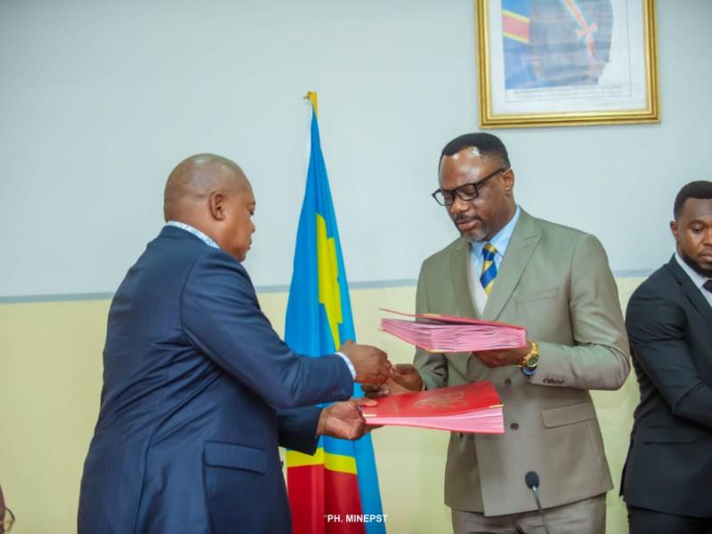 Cérémonie de la signature de protocole d'accord entre le ministre de l'EPST, Tony Mwaba Kazadi et le représentant du BCECO