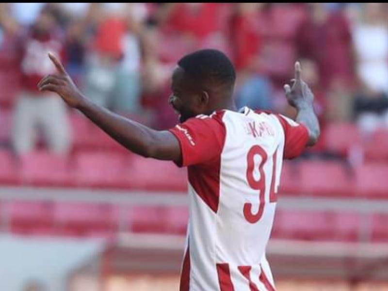 Cédric Bakambu en pleine célébration d'un but sous les couleurs de l'Olympiakos Pirée. [Photo d'illustration]
