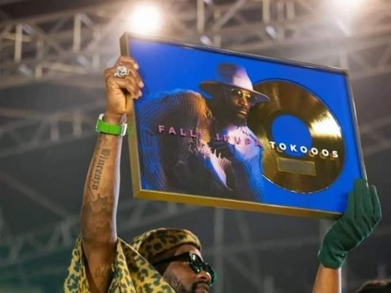 L'artiste musicien Fally Ipupa présente son Disc d'Or dans un stade des martyrs rempli comme un œuf lors de son concert du samedi 29 octobre.