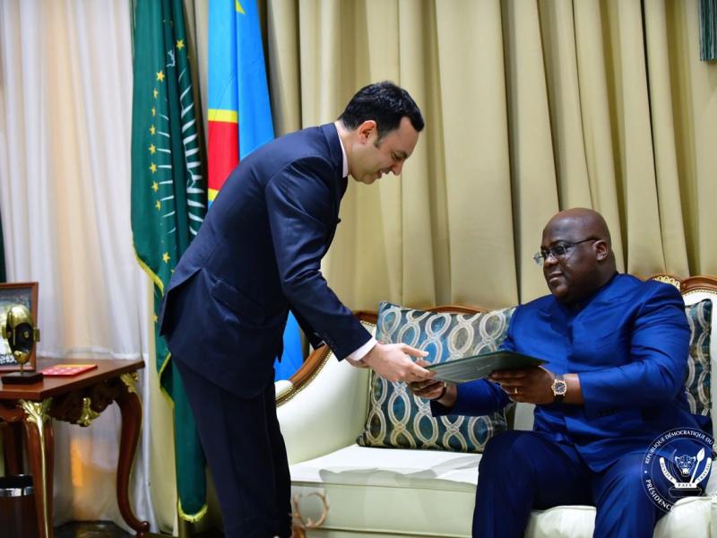 Le président de la RDC, Félix Tshisekedi recevant le message du Roi du Maroc auprès de Mr Younes Sekkori, ministre de l'inclusion économique