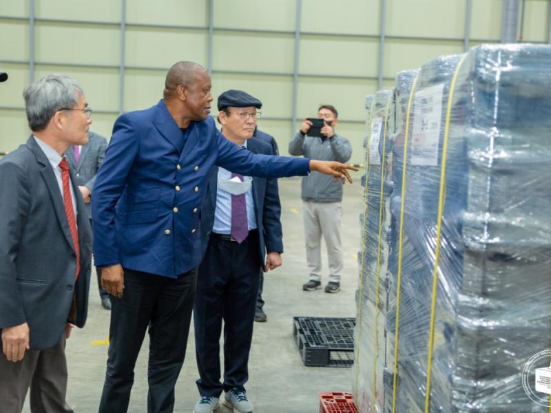 Le président de la CENI lors de sa visite d'inspection à Miru Systems ( Corée du Sud)