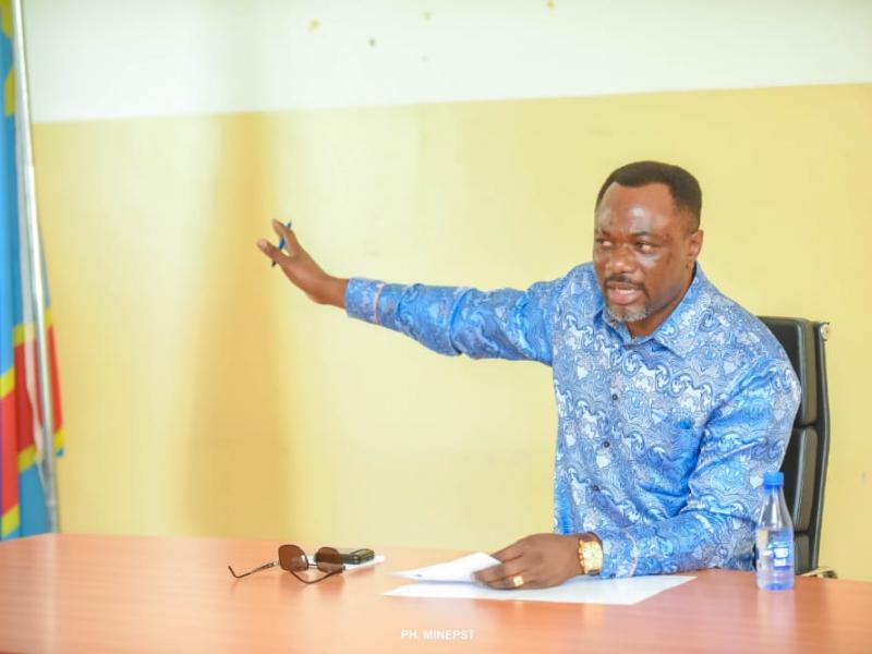 Le ministre de l'EPST Tony Mwaba s'exprimant devant les inspecteurs