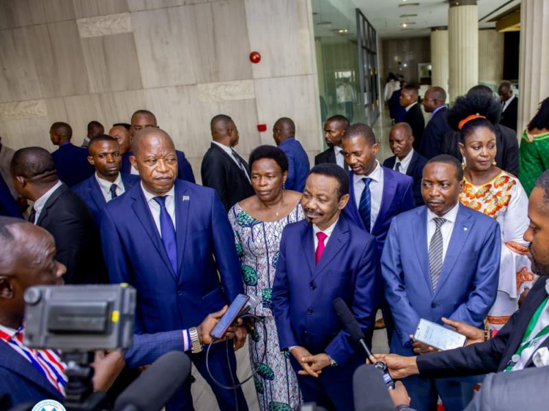 Christophe Mboso accompagné des membres du bureau de l'Assemblée nationale à la sortie de l'audience accordée par le Facilitateur Uhuru Kenyatta