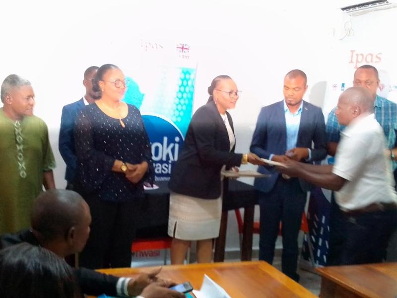Remise des brevets de participants à l'atelier de renforcement des capacités sur les soins complets d'avortement de la femme organisée au Kasaï